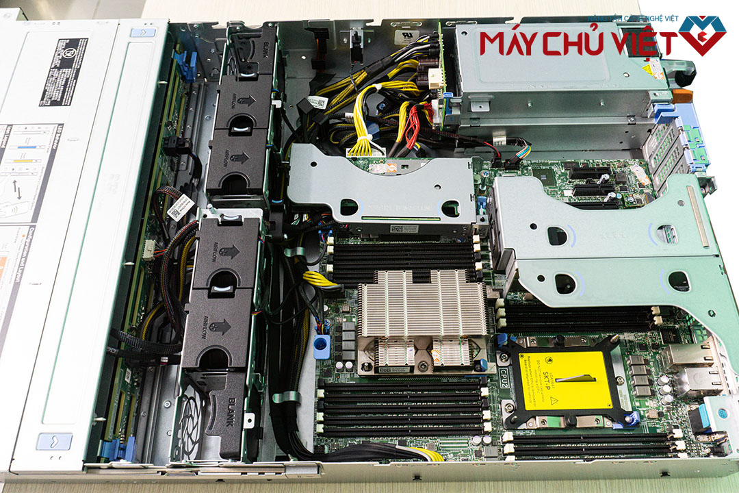 Nội thất bên trong của Dell R540