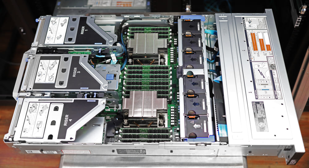 Những cải tiến mới "thú vị" giữa Máy chủ Dell PowerEdge R740 và R750 bạn nên biết