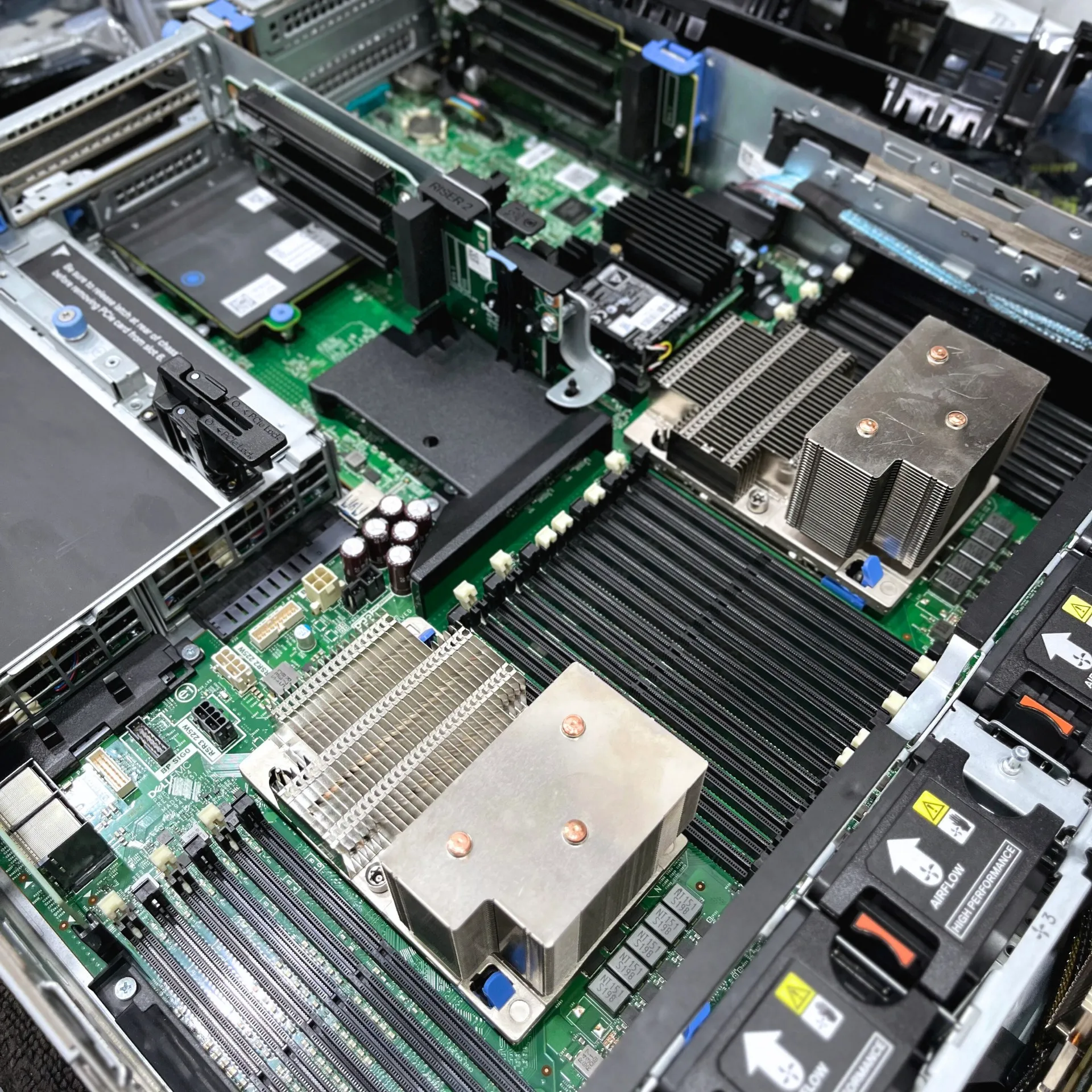 Cấu hình máy chủ là gì? Tư vấn chọn cấu hình server