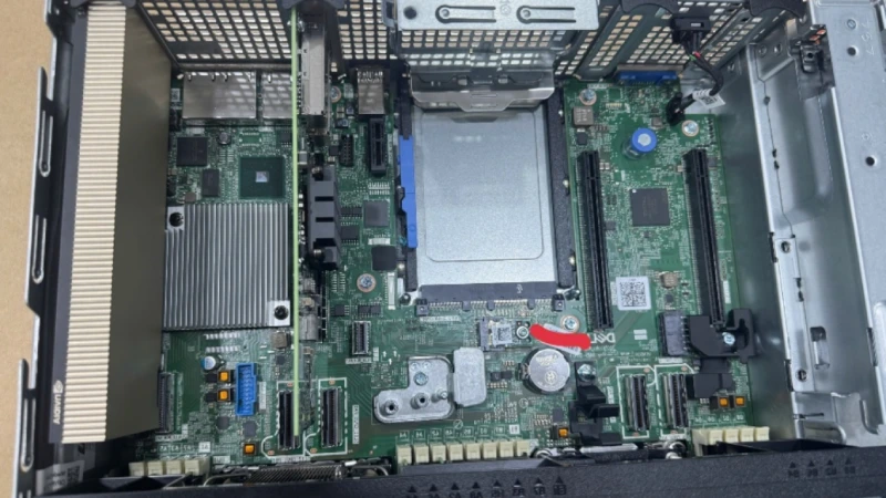 sau khi gắn card VGA NVDIA A2 vào máy
